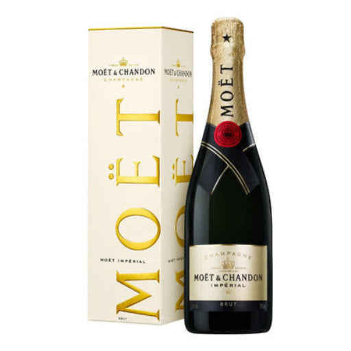 Moét é Chandon champagne bottle and packaging on a white background